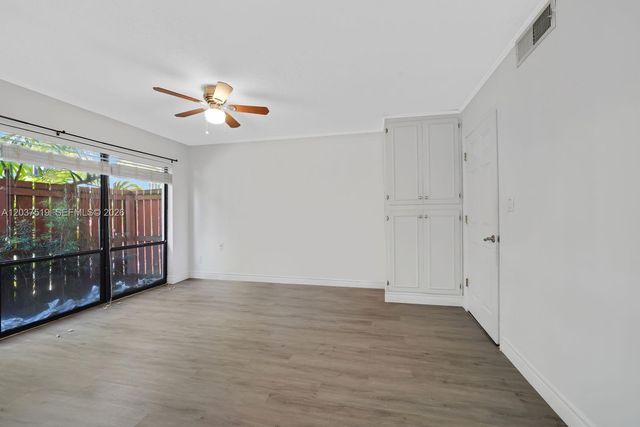 301 N Pine Island Rd 165, Plantation, FL 33324