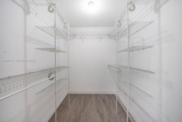 301 N Pine Island Rd 165, Plantation, FL 33324