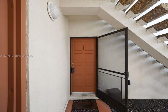 301 N Pine Island Rd 165, Plantation, FL 33324