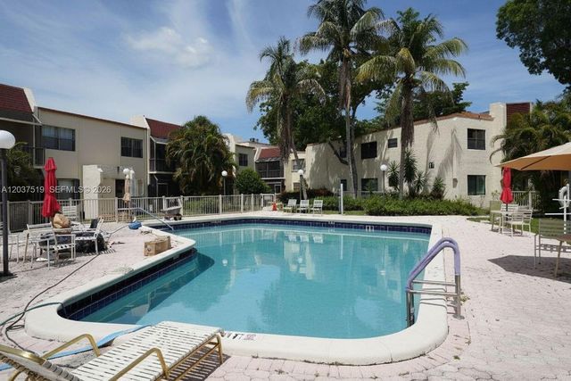 301 N Pine Island Rd 165, Plantation, FL 33324