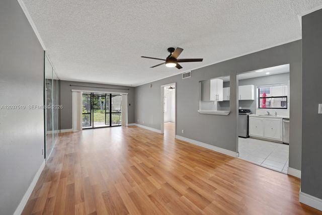 301 N Pine Island Rd 165, Plantation, FL 33324