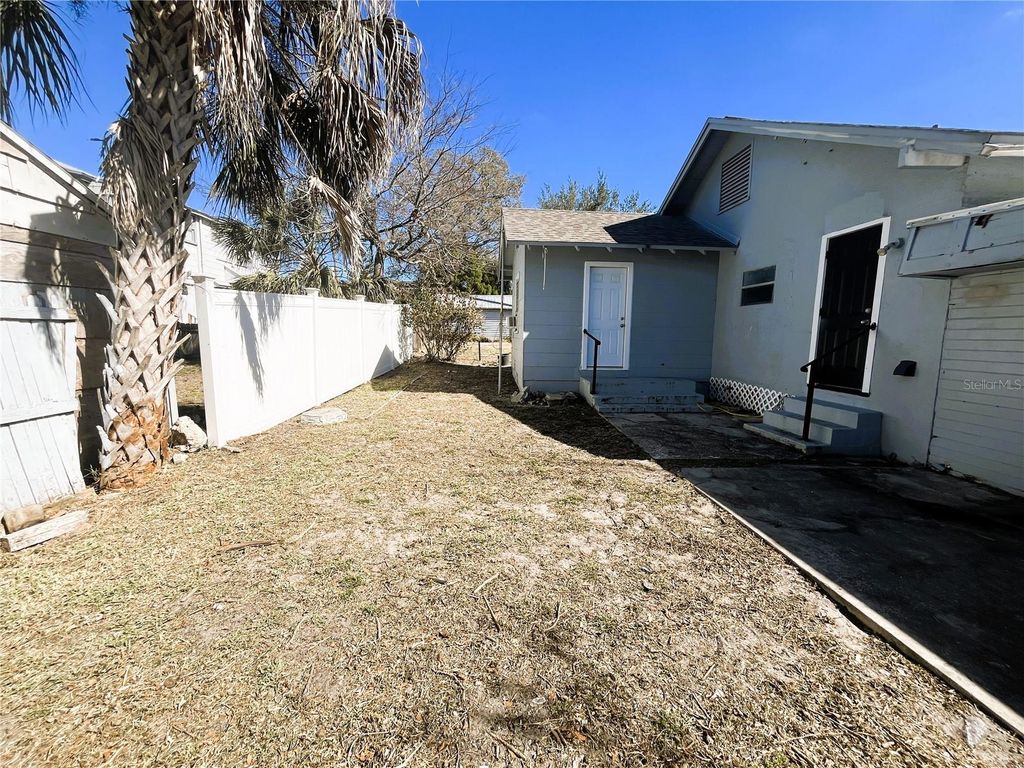 Image 11 of property listing at 318 HOBART AVENUE, Daytona Beach, FL 32114