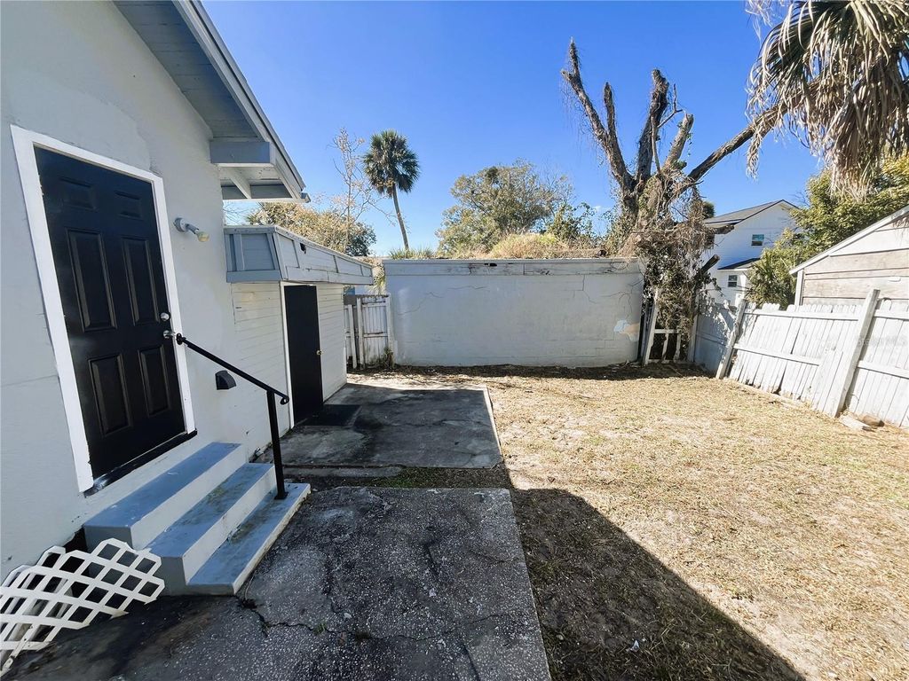 Image 12 of property listing at 318 HOBART AVENUE, Daytona Beach, FL 32114