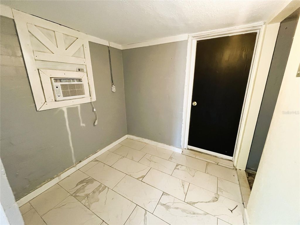 Image 18 of property listing at 318 HOBART AVENUE, Daytona Beach, FL 32114