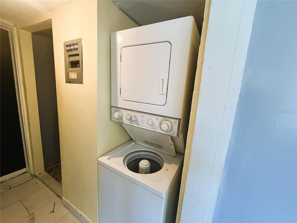 Image 37 of property listing at 318 HOBART AVENUE, Daytona Beach, FL 32114