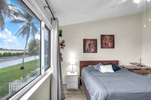 9925 NW 57th Manor, Coral Springs, FL 33076
