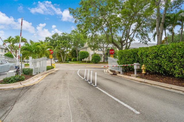 9925 NW 57th Manor, Coral Springs, FL 33076