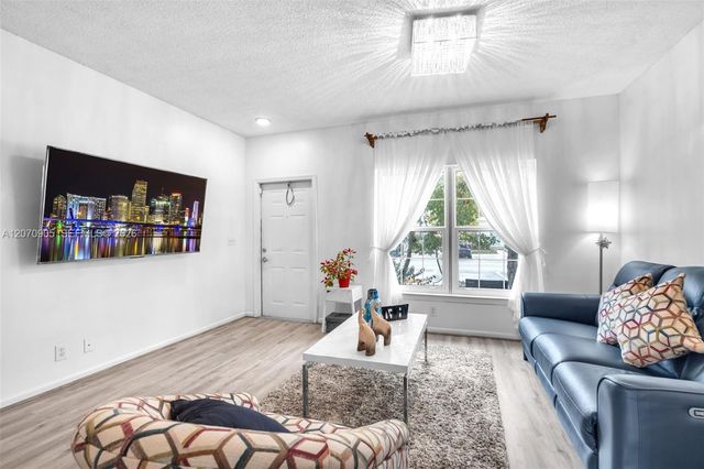 9925 NW 57th Manor, Coral Springs, FL 33076