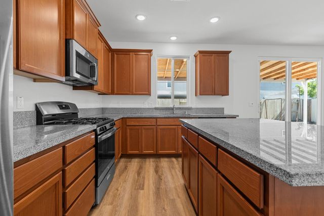 8032 Oxbow Landing Loop, Roseville, CA 95747