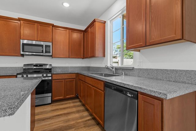 8032 Oxbow Landing Loop, Roseville, CA 95747