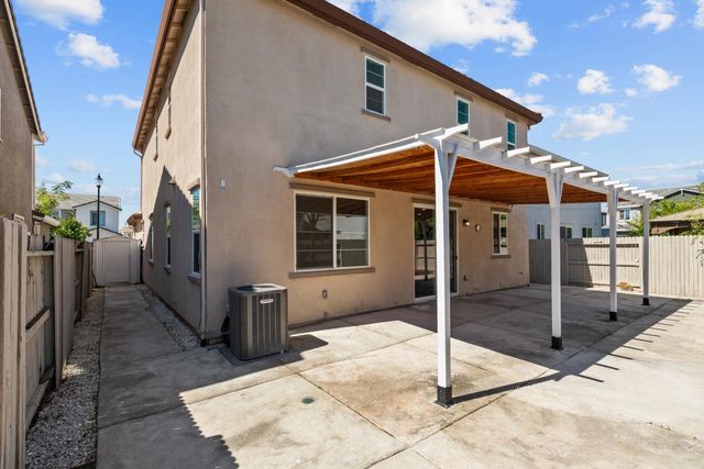 8032 Oxbow Landing Loop, Roseville, CA 95747
