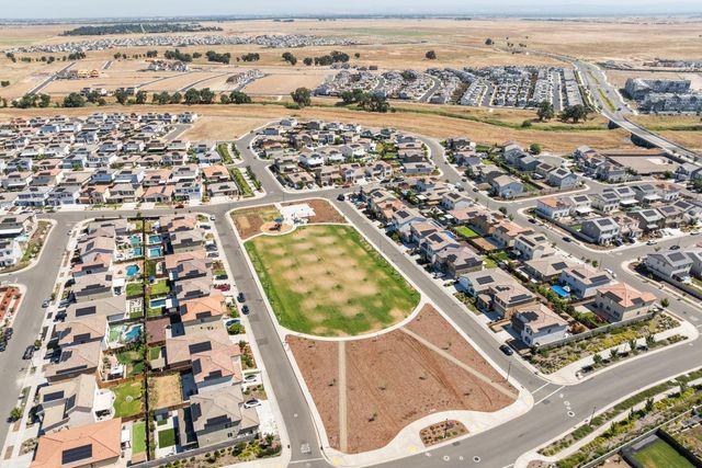 8032 Oxbow Landing Loop, Roseville, CA 95747