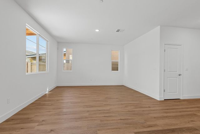8032 Oxbow Landing Loop, Roseville, CA 95747
