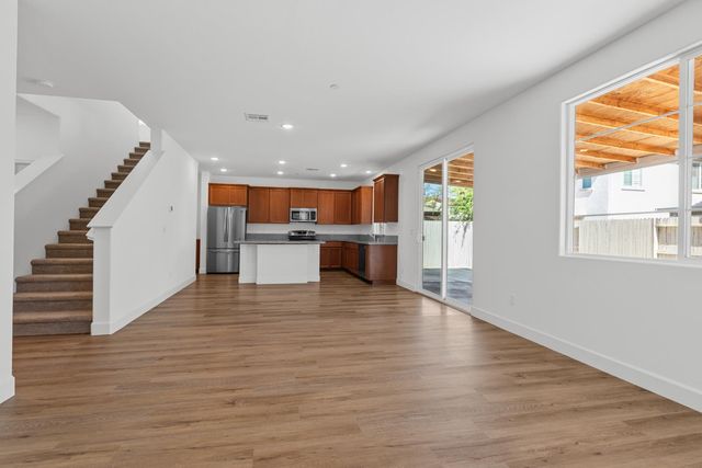 8032 Oxbow Landing Loop, Roseville, CA 95747