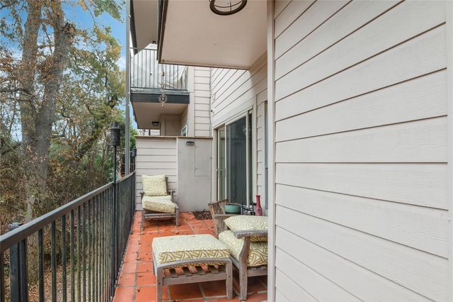 1802 Stoney Brook Drive 104, Houston, TX 77063