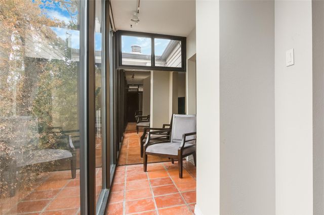 1802 Stoney Brook Drive 104, Houston, TX 77063