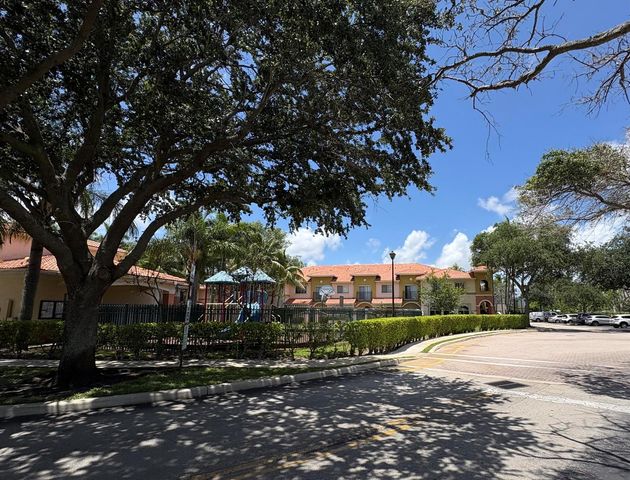 203 S Santa Catalina Circle 203, North Lauderdale, FL 33068