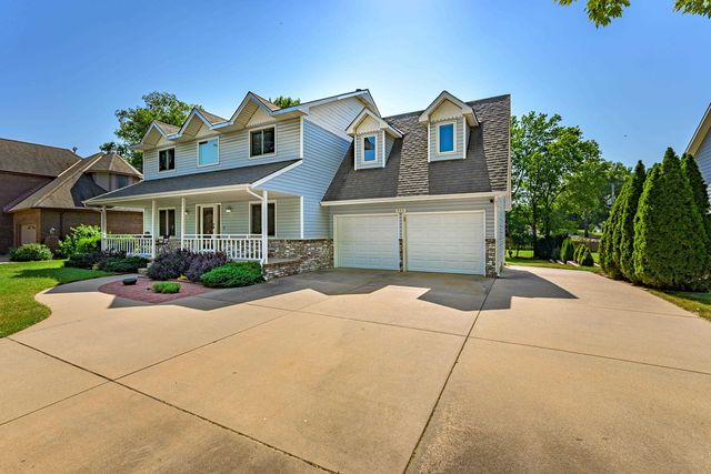 925 S Honeybrook Ln, Derby, KS 67037