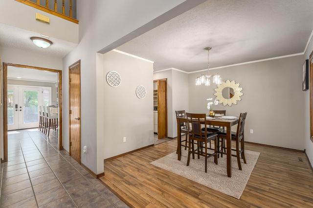 925 S Honeybrook Ln, Derby, KS 67037