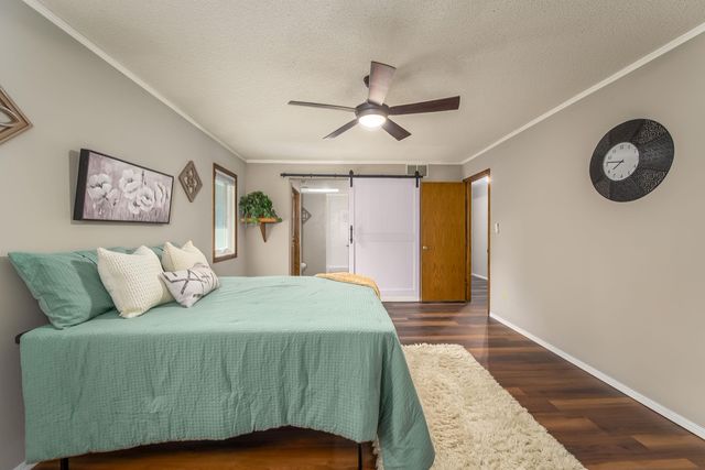 925 S Honeybrook Ln, Derby, KS 67037