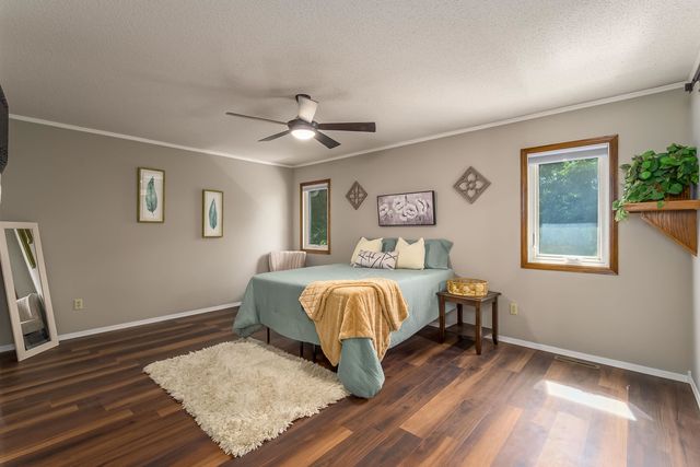 925 S Honeybrook Ln, Derby, KS 67037