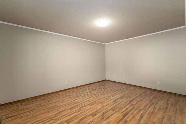 925 S Honeybrook Ln, Derby, KS 67037