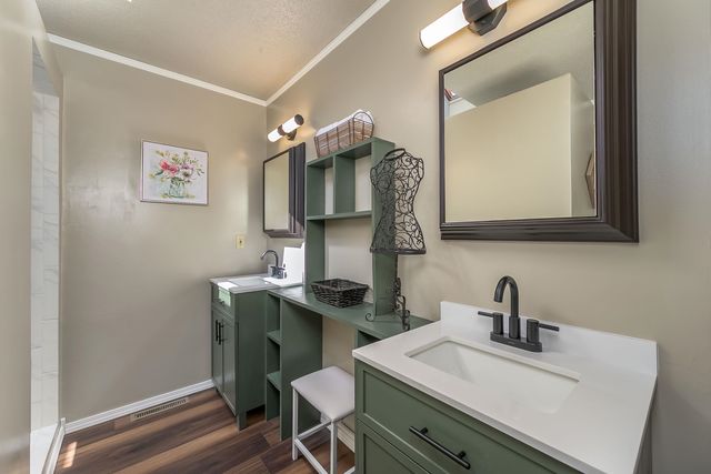 925 S Honeybrook Ln, Derby, KS 67037