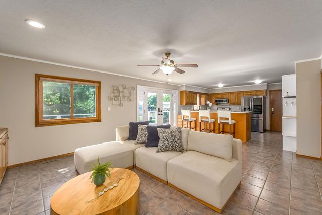 925 S Honeybrook Ln, Derby, KS 67037