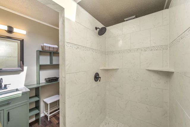 925 S Honeybrook Ln, Derby, KS 67037