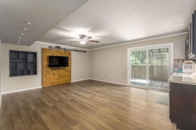 925 S Honeybrook Ln, Derby, KS 67037