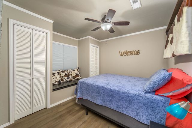 925 S Honeybrook Ln, Derby, KS 67037