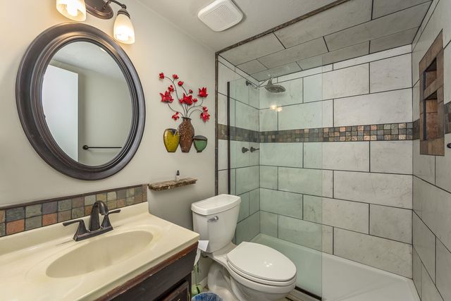 925 S Honeybrook Ln, Derby, KS 67037