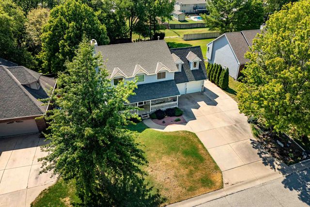 925 S Honeybrook Ln, Derby, KS 67037