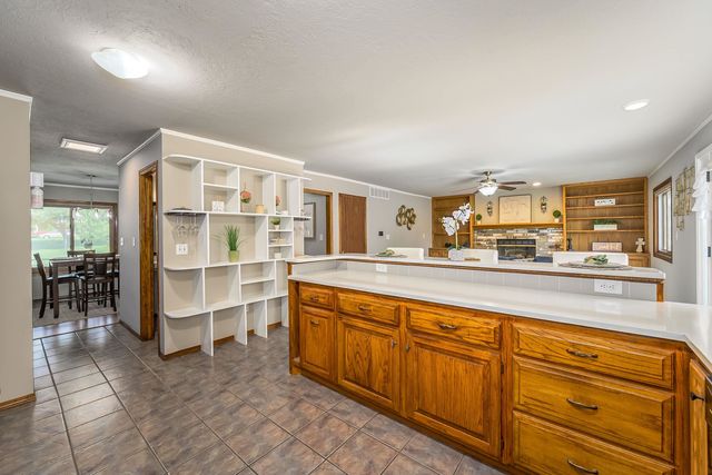 925 S Honeybrook Ln, Derby, KS 67037