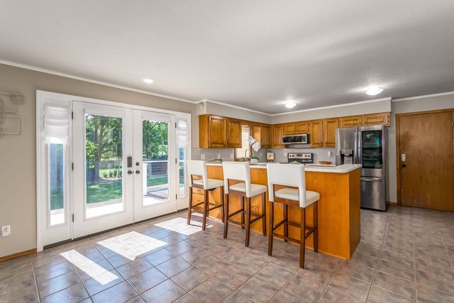925 S Honeybrook Ln, Derby, KS 67037