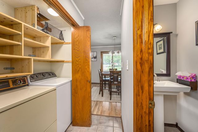 925 S Honeybrook Ln, Derby, KS 67037