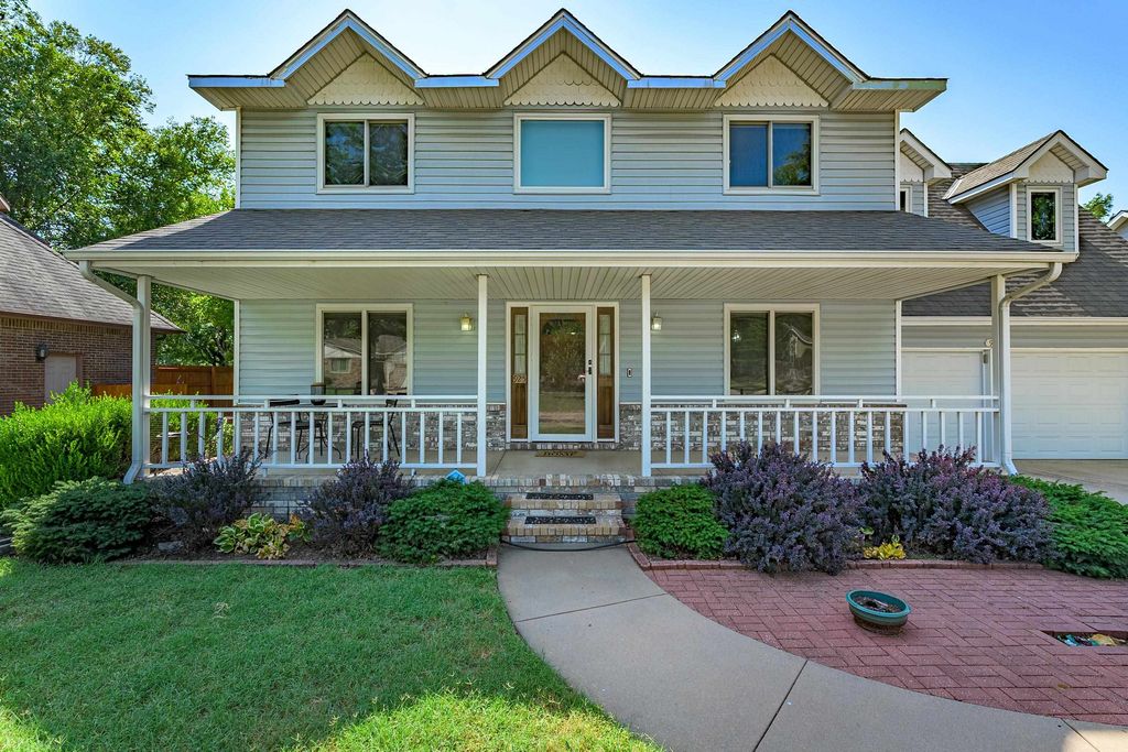 925 S Honeybrook Ln, Derby, KS 67037