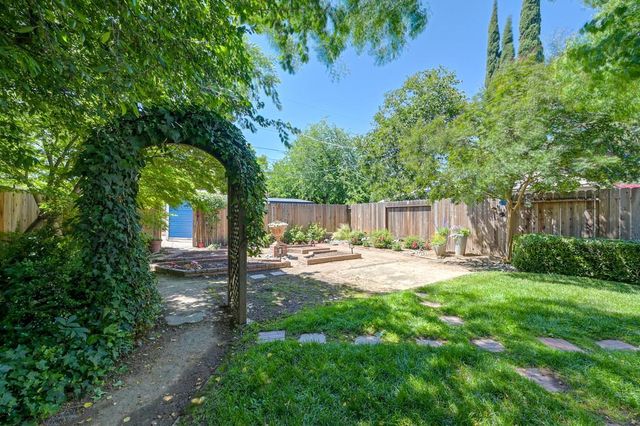 1544 36th St, Sacramento, CA 95816