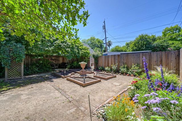 1544 36th St, Sacramento, CA 95816
