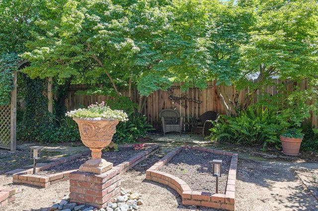 1544 36th St, Sacramento, CA 95816
