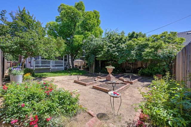 1544 36th St, Sacramento, CA 95816
