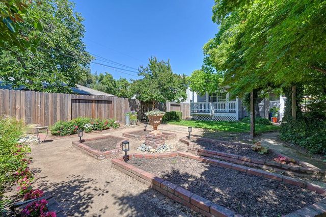 1544 36th St, Sacramento, CA 95816
