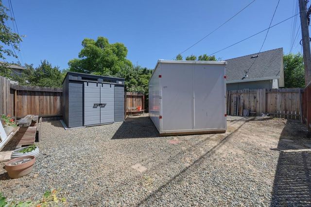 1544 36th St, Sacramento, CA 95816