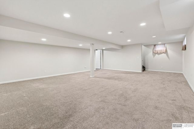 6906 N 41st Street, Omaha, NE 68112