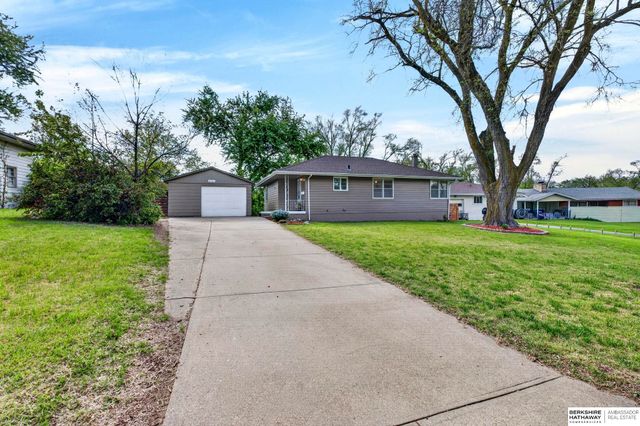 6906 N 41st Street, Omaha, NE 68112
