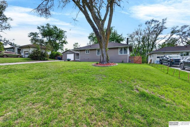 6906 N 41st Street, Omaha, NE 68112