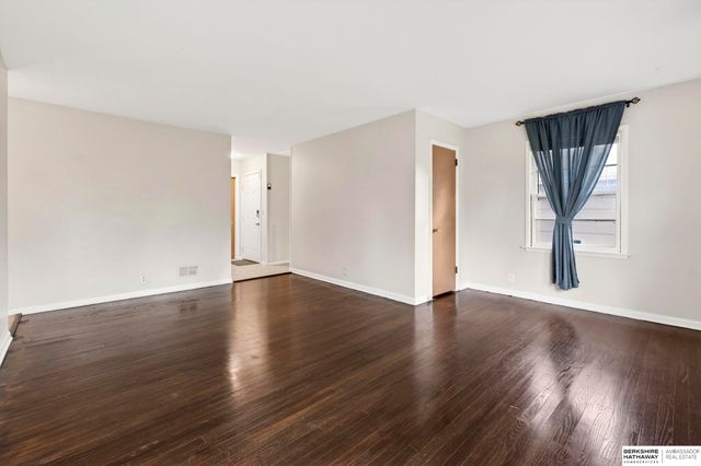 6906 N 41st Street, Omaha, NE 68112