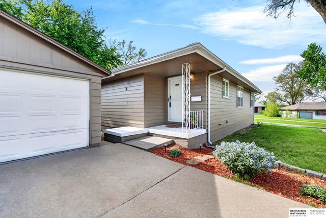 6906 N 41st Street, Omaha, NE 68112