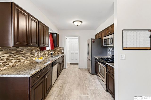 6906 N 41st Street, Omaha, NE 68112