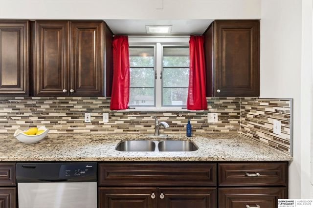 6906 N 41st Street, Omaha, NE 68112